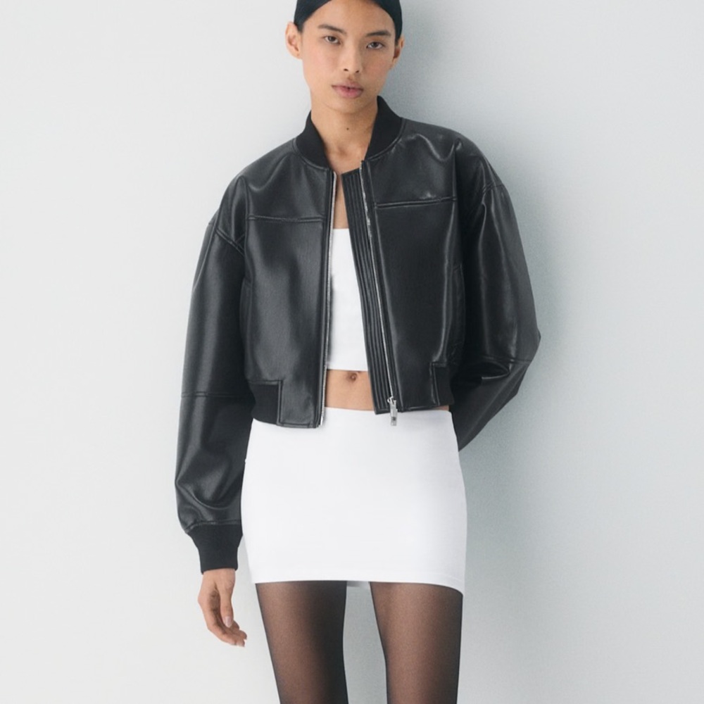 Aritzia Original Contour Enrich Skirt